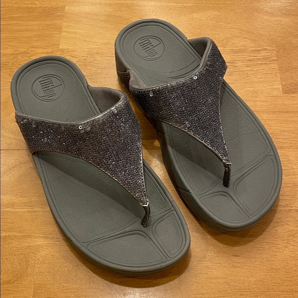 FitFlop Lulu Sequin Grey Size 7 Sandals Toe Post Thong Gray Flip Flops Beach